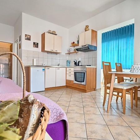Apartments Irena Хвар Екстериор снимка