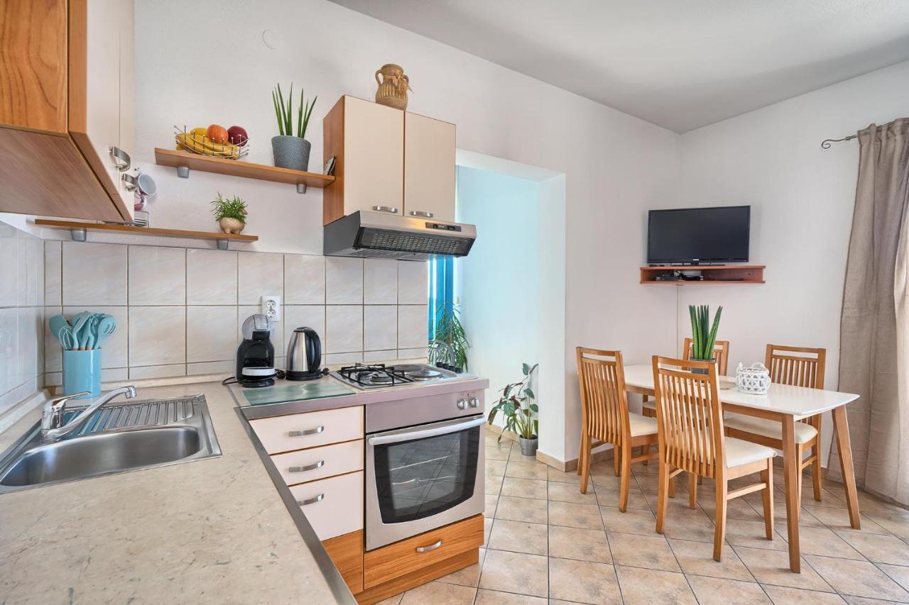 Apartments Irena Хвар Екстериор снимка