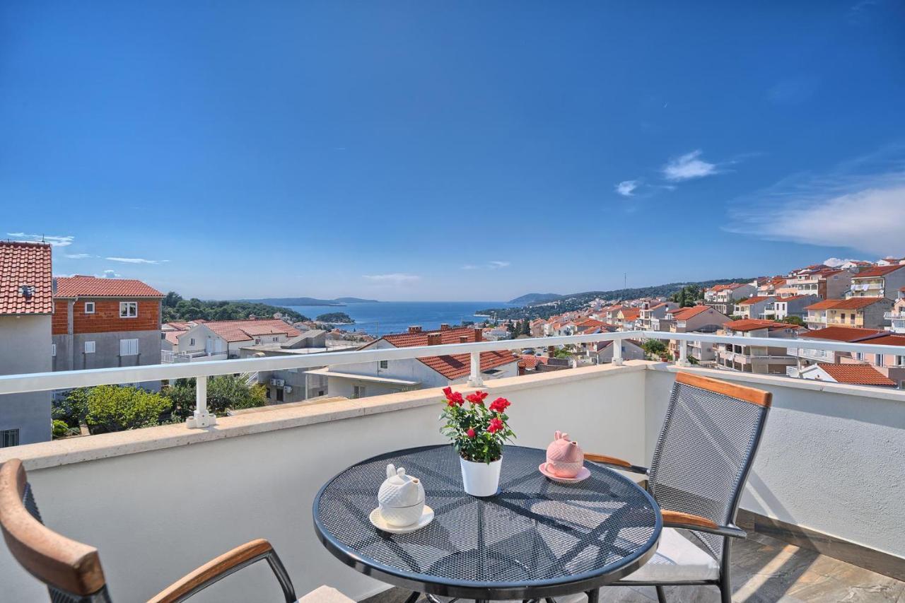 Apartments Irena Хвар Екстериор снимка