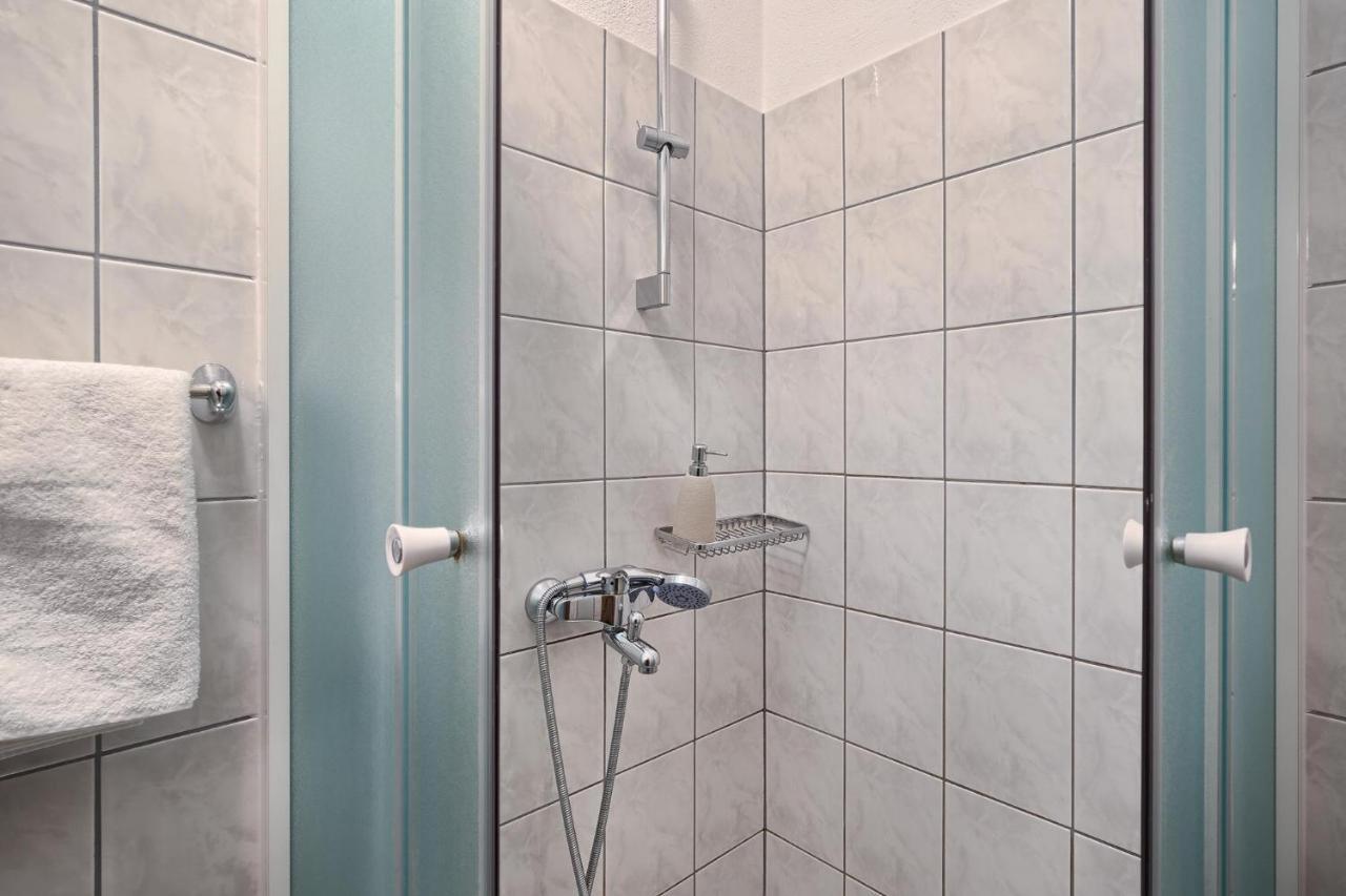 Apartments Irena Хвар Екстериор снимка