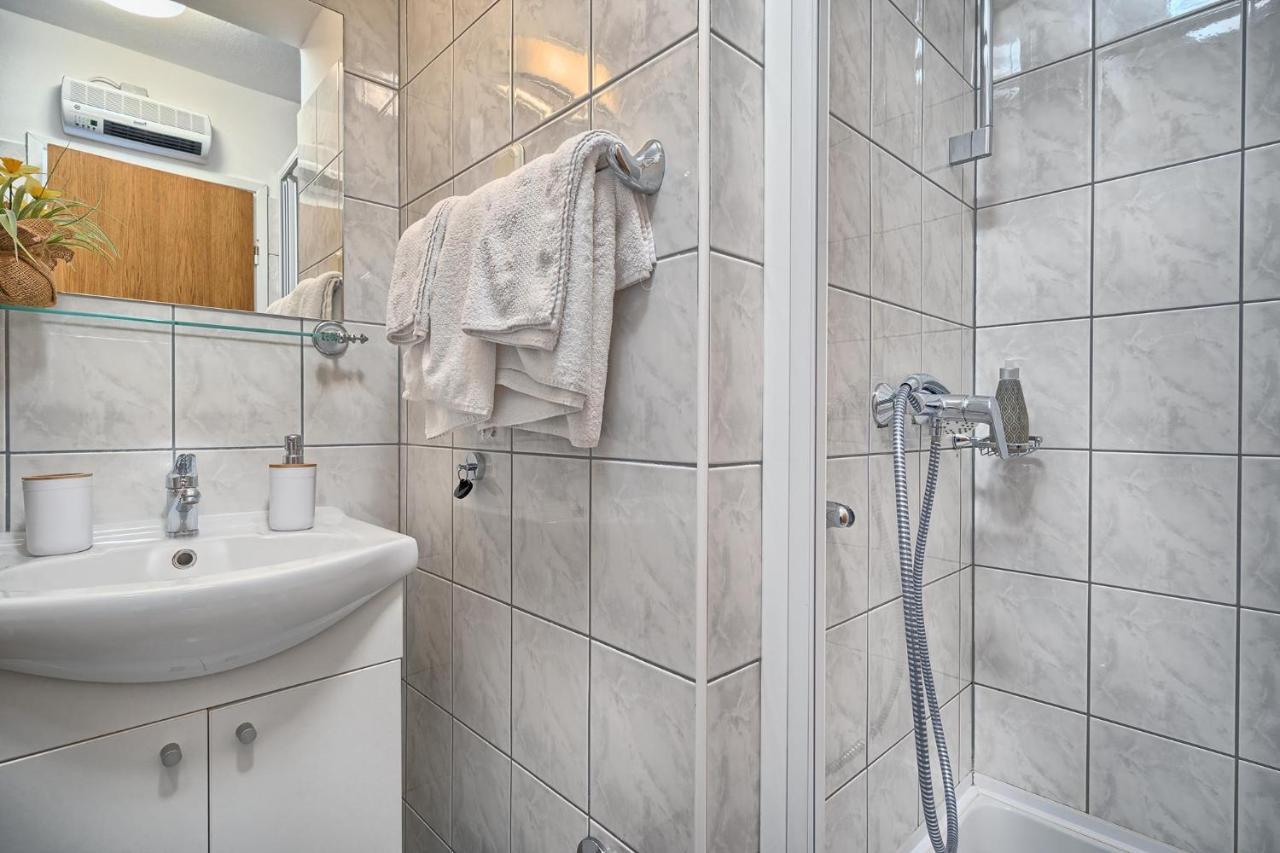 Apartments Irena Хвар Екстериор снимка