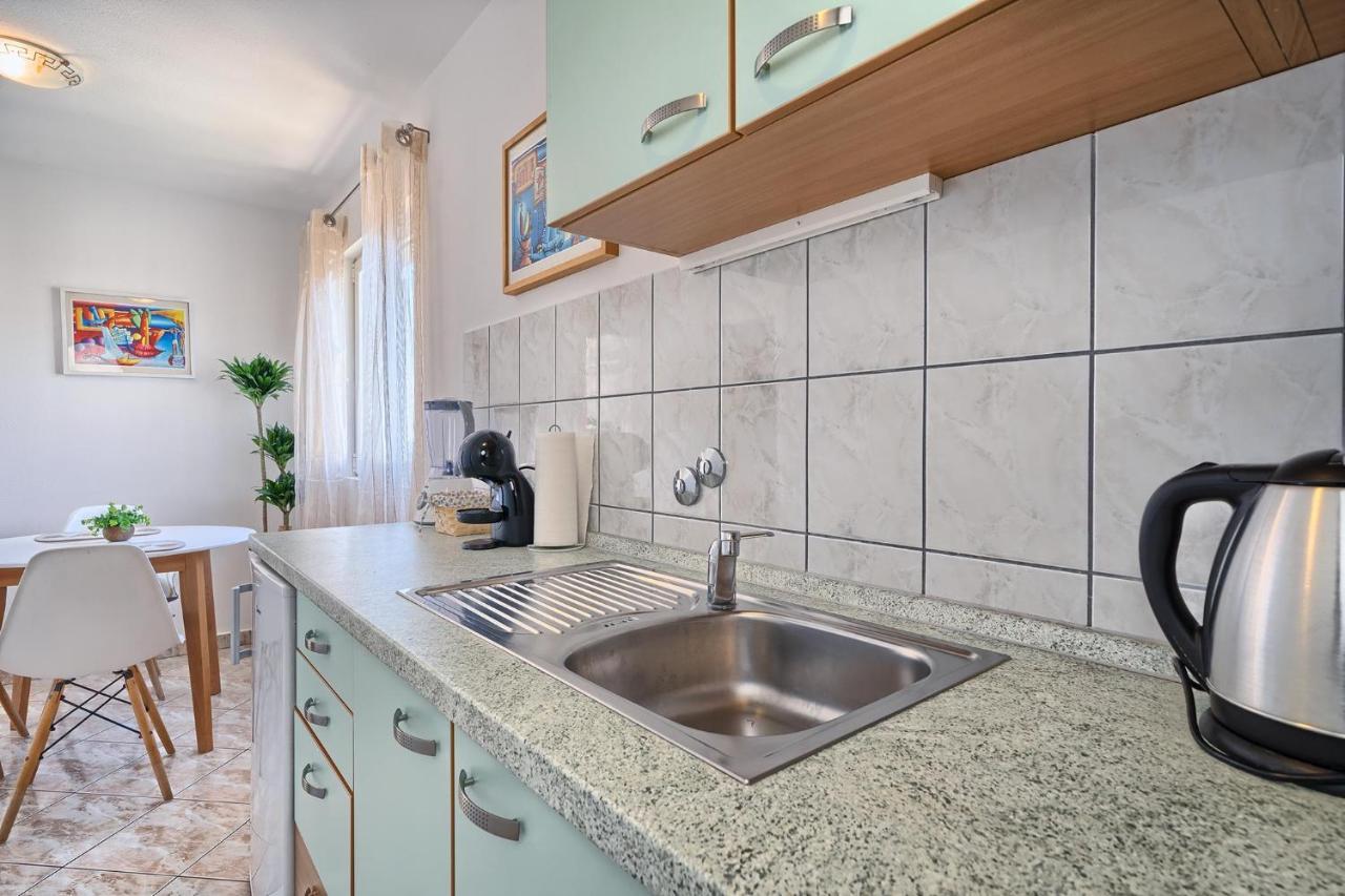 Apartments Irena Хвар Екстериор снимка