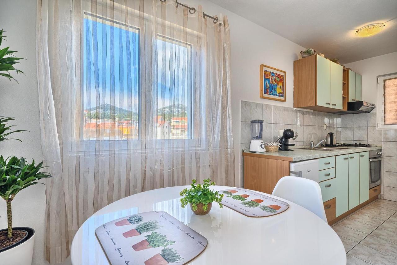 Apartments Irena Хвар Екстериор снимка