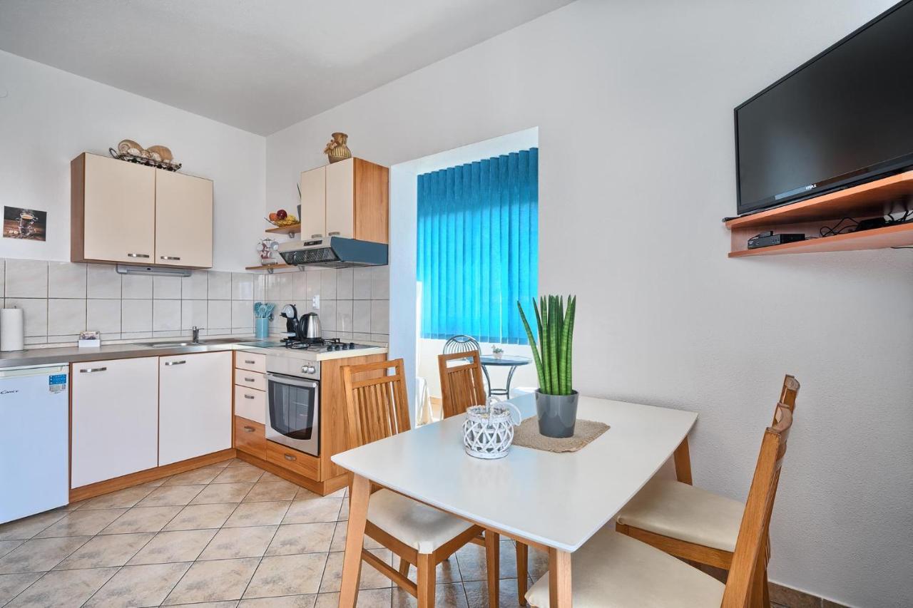 Apartments Irena Хвар Екстериор снимка
