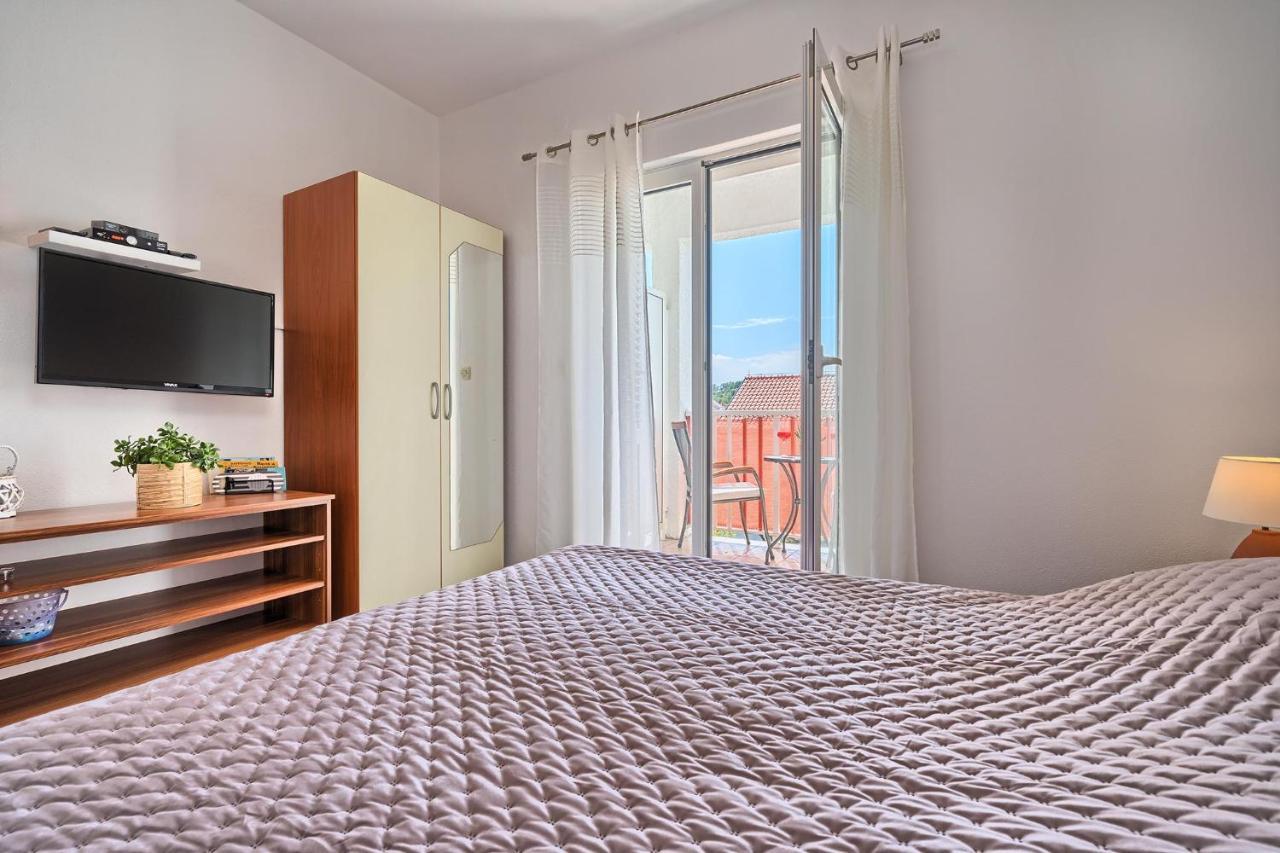 Apartments Irena Хвар Екстериор снимка