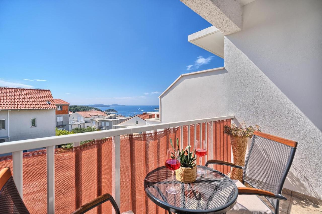 Apartments Irena Хвар Екстериор снимка