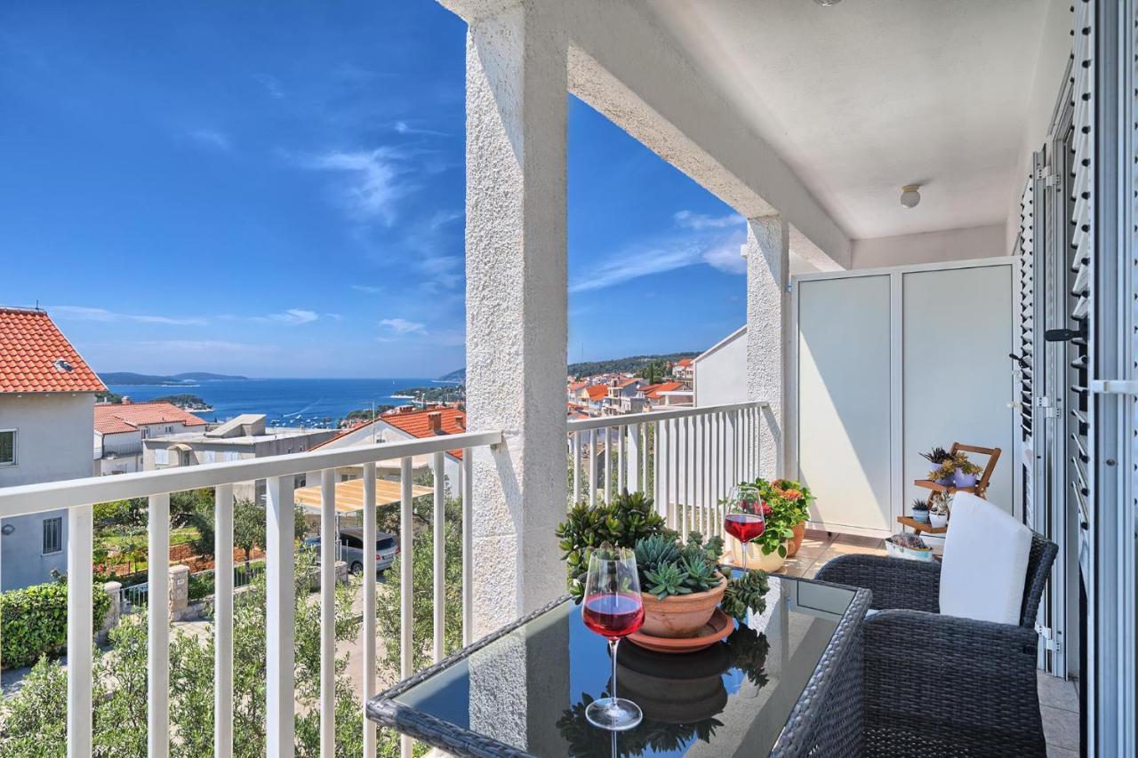 Apartments Irena Хвар Екстериор снимка
