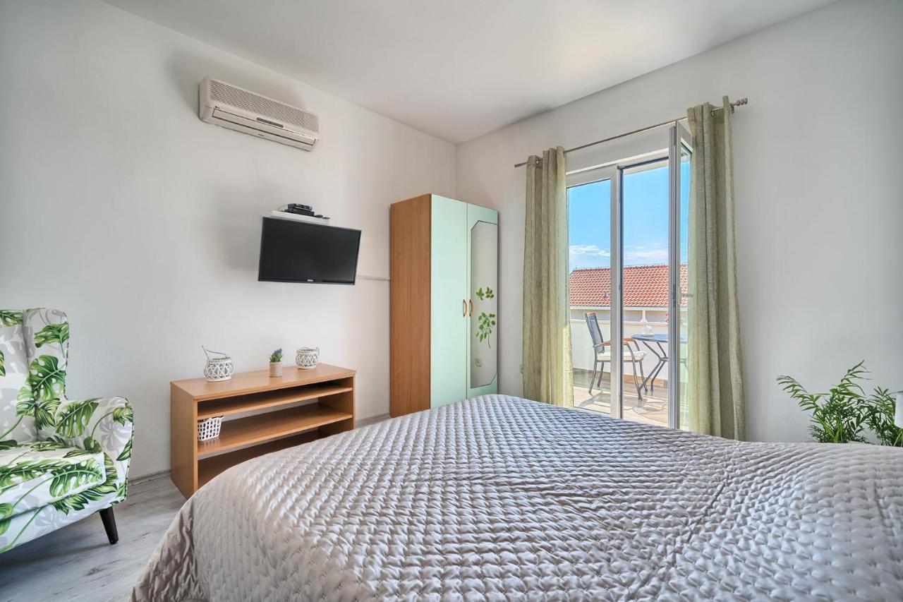 Apartments Irena Хвар Екстериор снимка