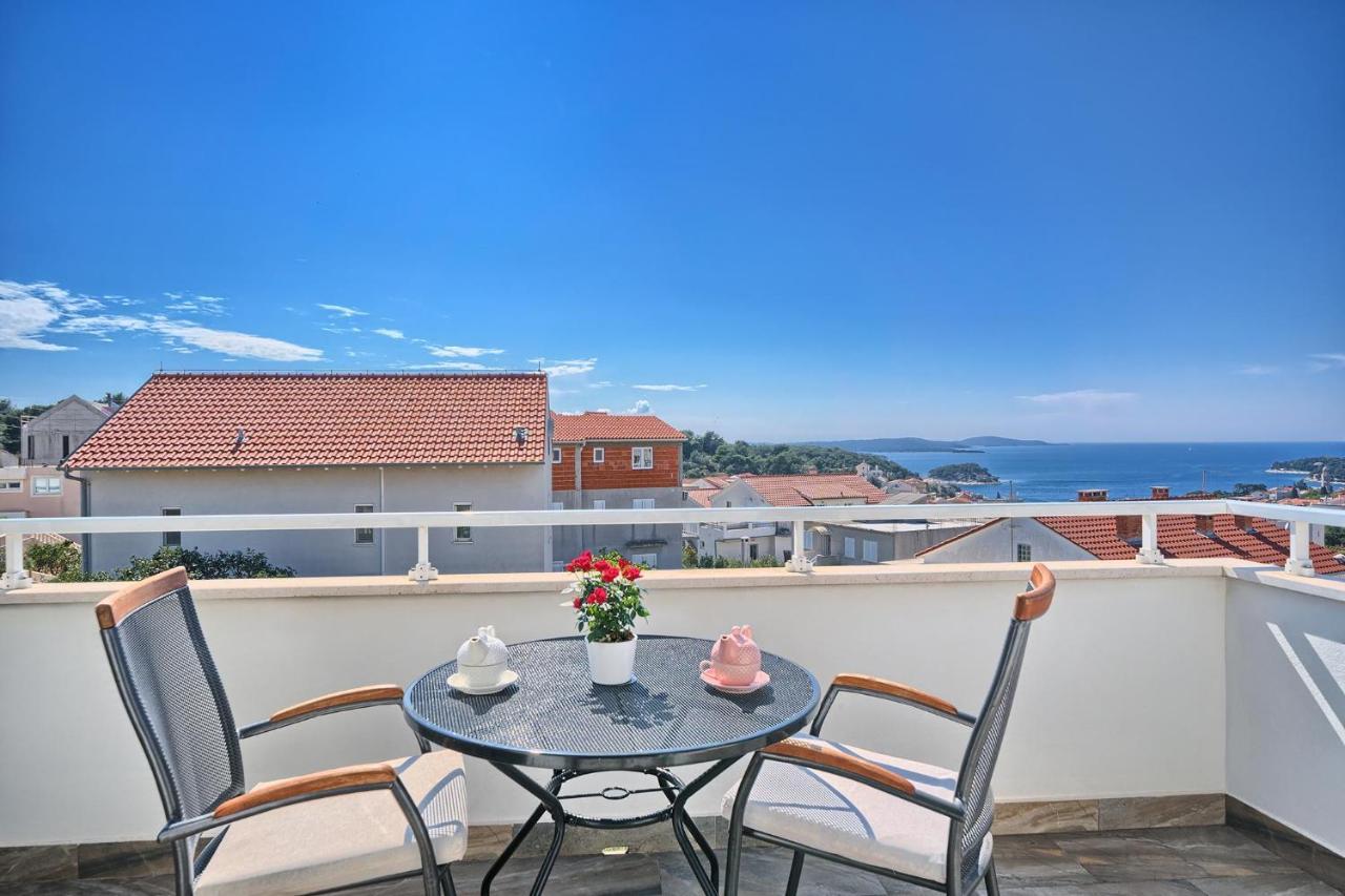 Apartments Irena Хвар Екстериор снимка