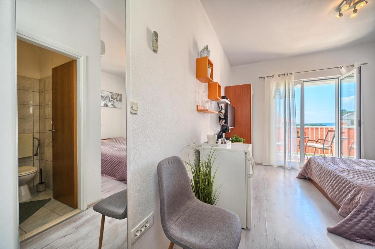 Apartments Irena Хвар Екстериор снимка