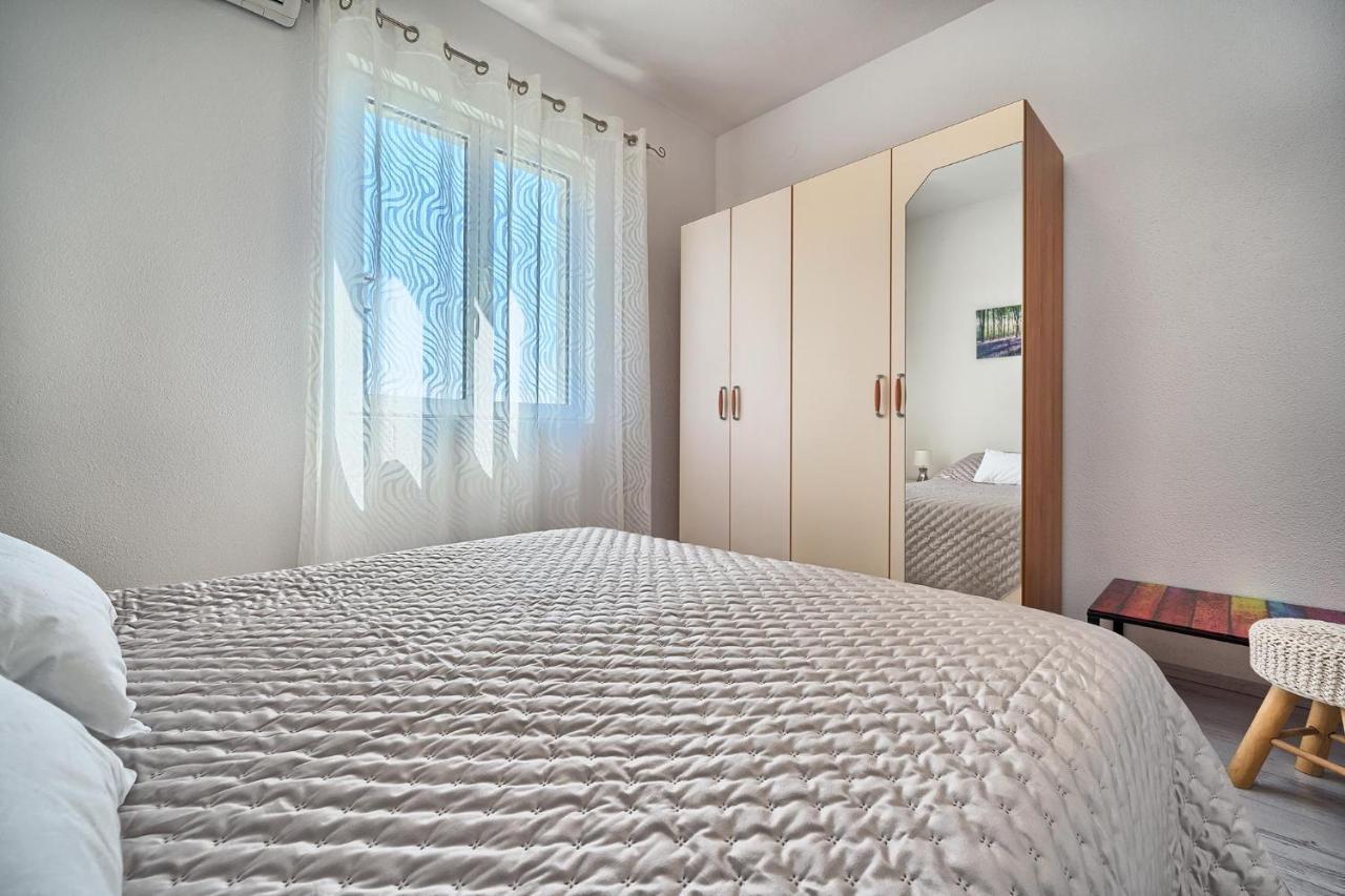 Apartments Irena Хвар Екстериор снимка