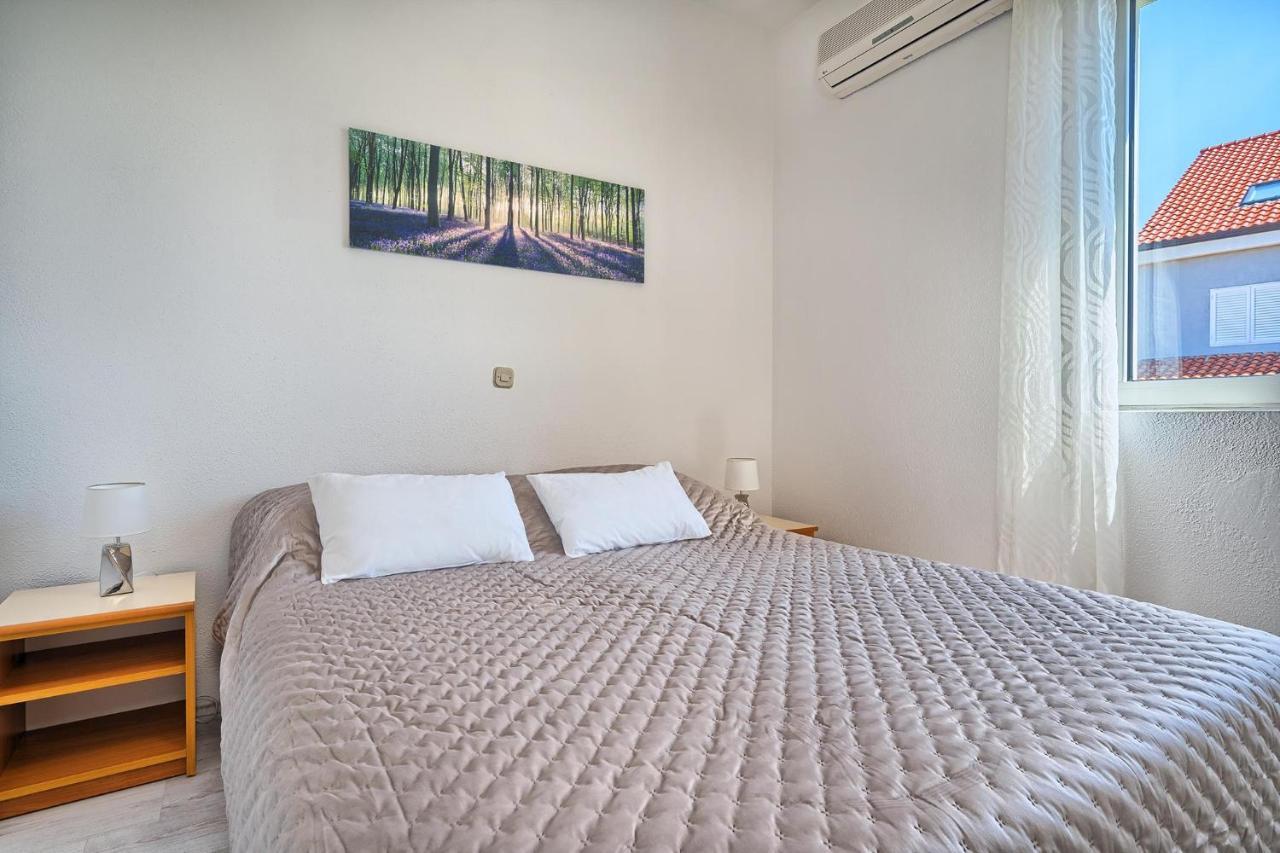 Apartments Irena Хвар Екстериор снимка