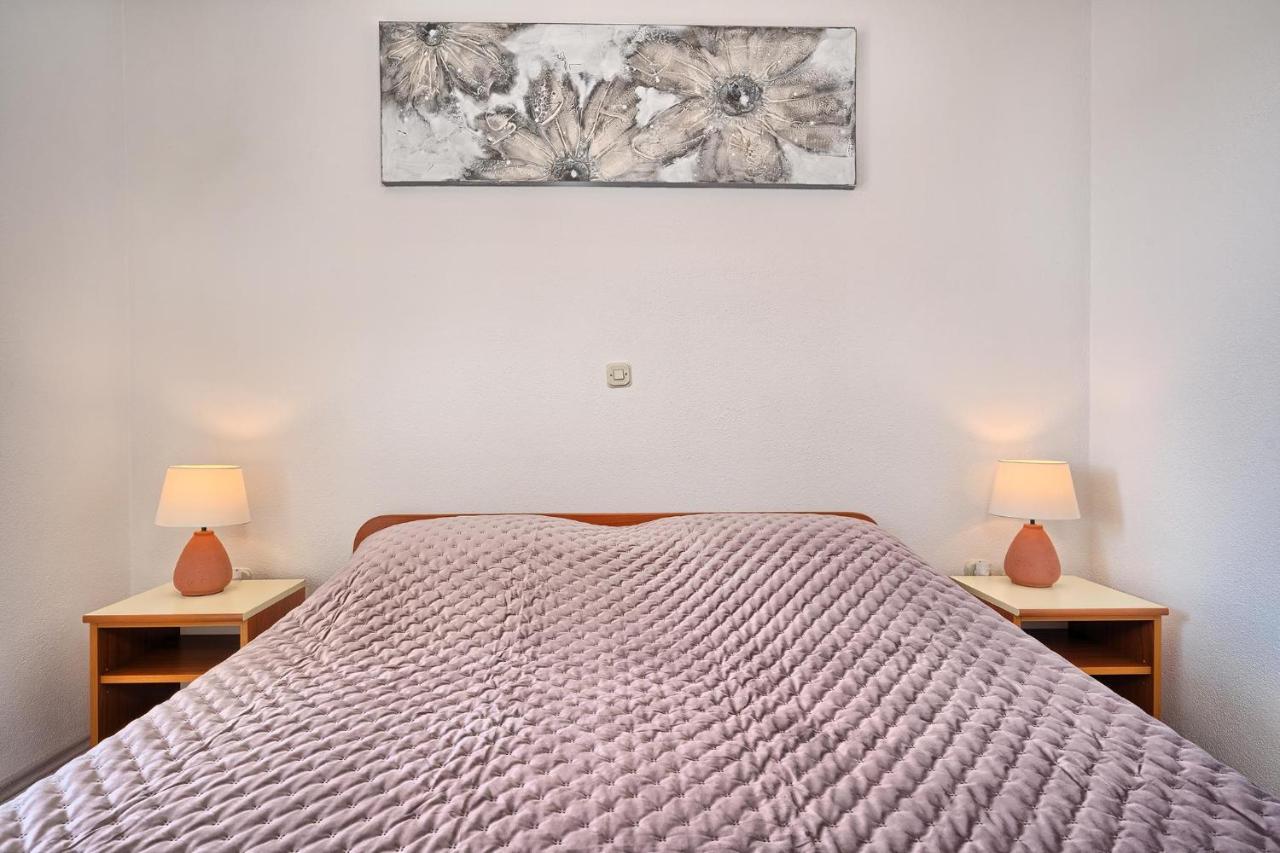 Apartments Irena Хвар Екстериор снимка