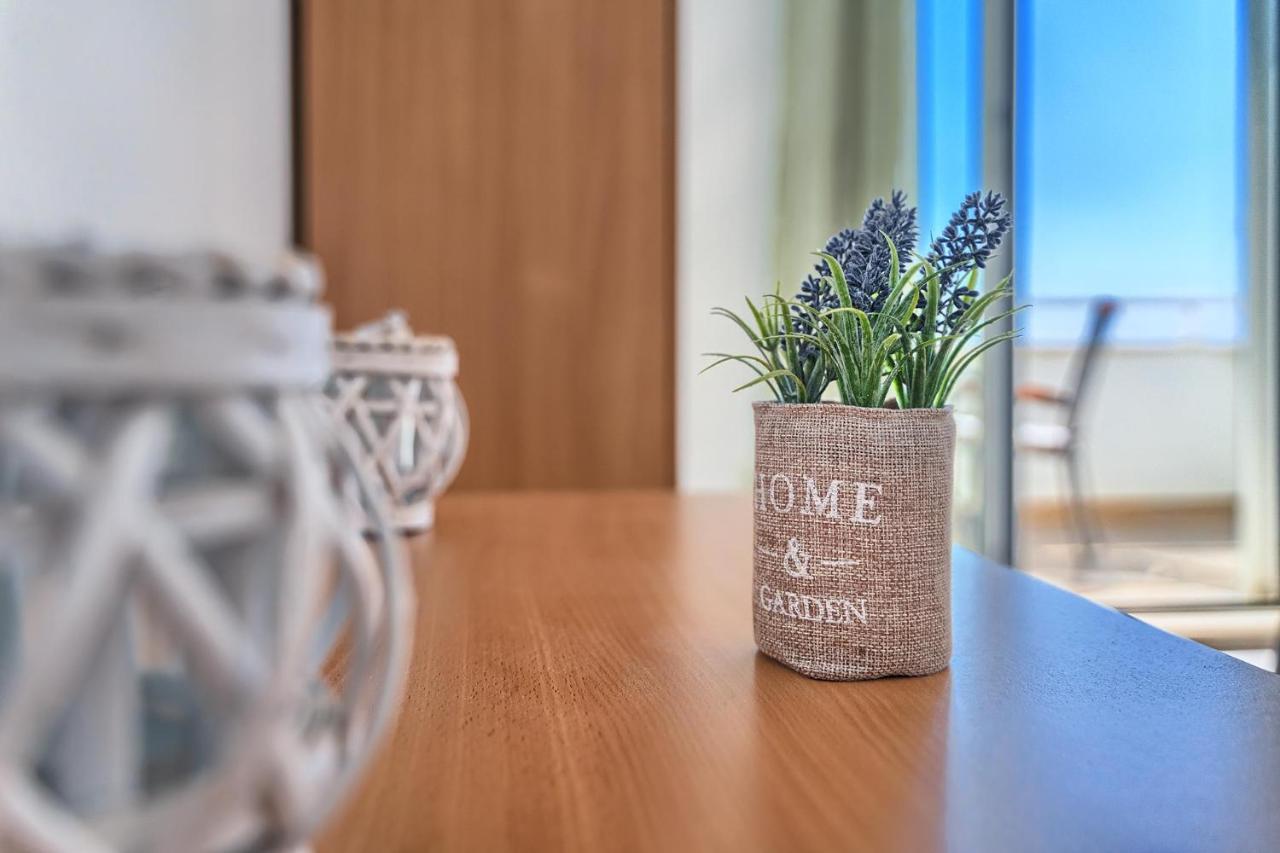 Apartments Irena Хвар Екстериор снимка