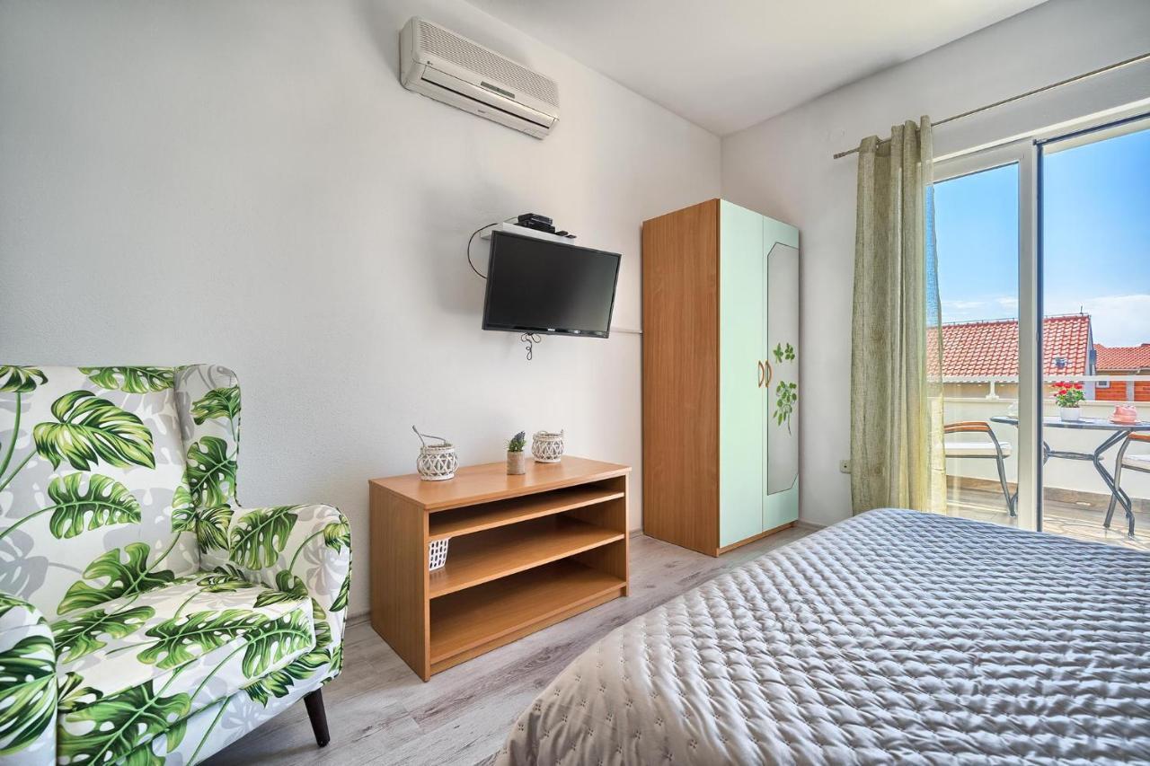 Apartments Irena Хвар Екстериор снимка