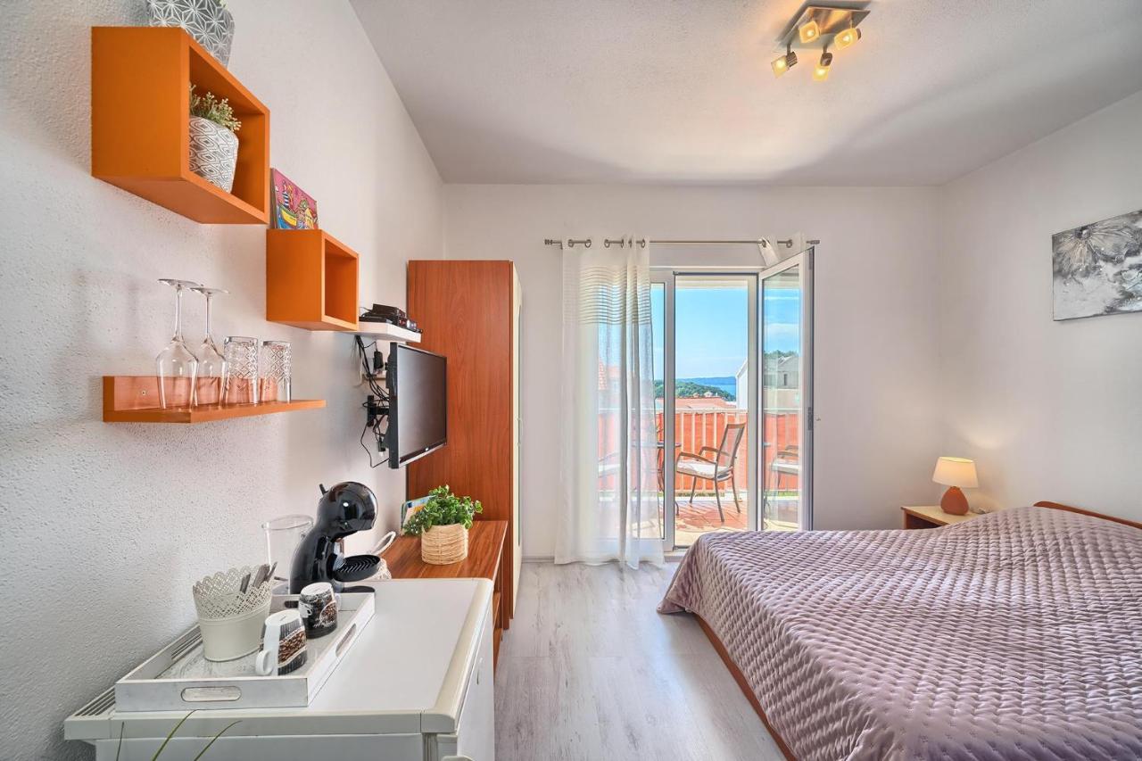 Apartments Irena Хвар Екстериор снимка